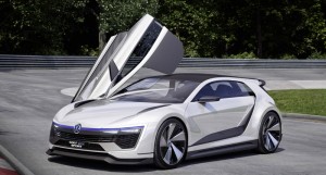 Volkswagen Golf GTE Sport имеет отличную светодиодную оптику, двери, которые открываются вверх